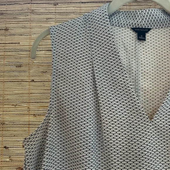 Ann Taylor Small Black and White Women’s Blouse - Picture 3 of 6